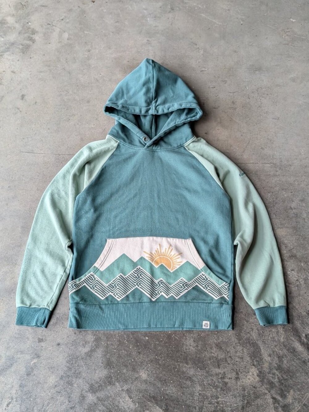 Happy Earth Peak Experience Hoodie in Green Colorblock Mountains medium